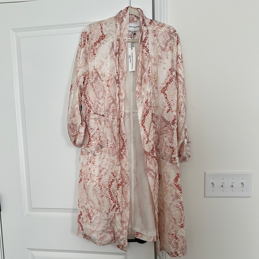 Cupcakes and cashmere Elegant Snake Print Robe